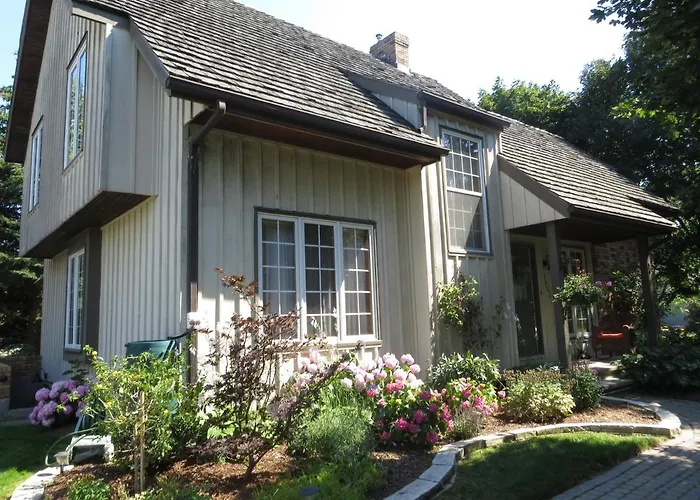 Cedar Gables Bed&Breakfast